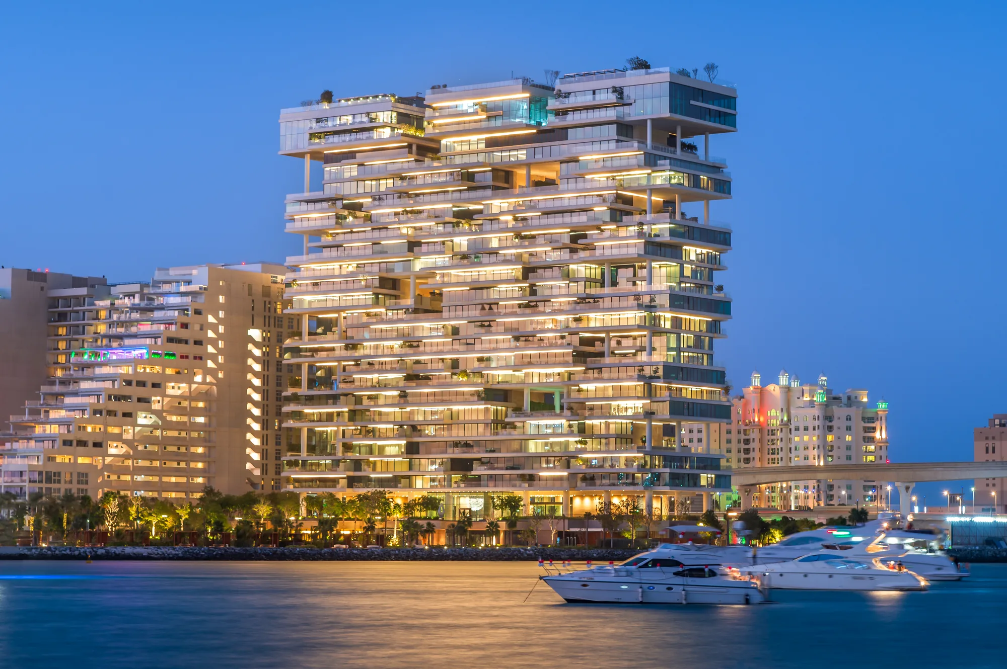One at Palm Jumeirah, Architektur am Wasser